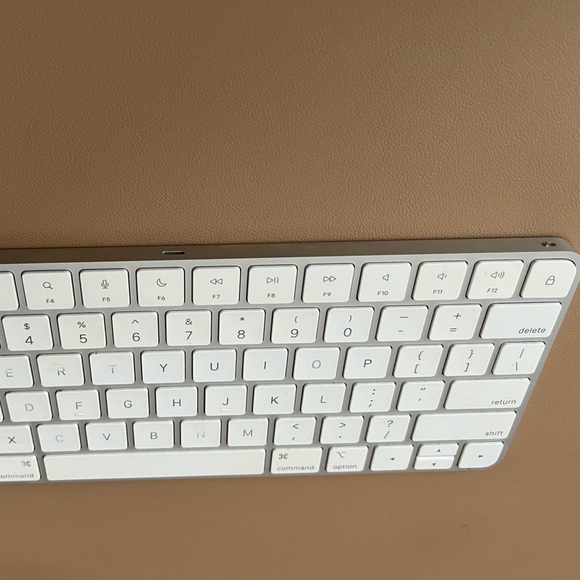 Apple Wireless Magic Keyboard - Picture 2 of 4